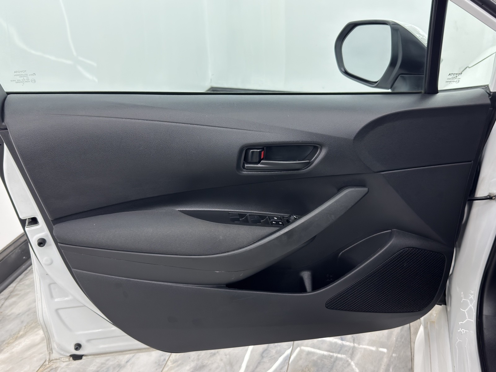 2022 Toyota Corolla LE photo 39