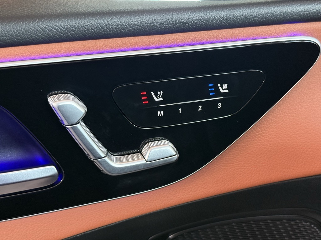 2025 Mercedes Benz C 300 photo 3