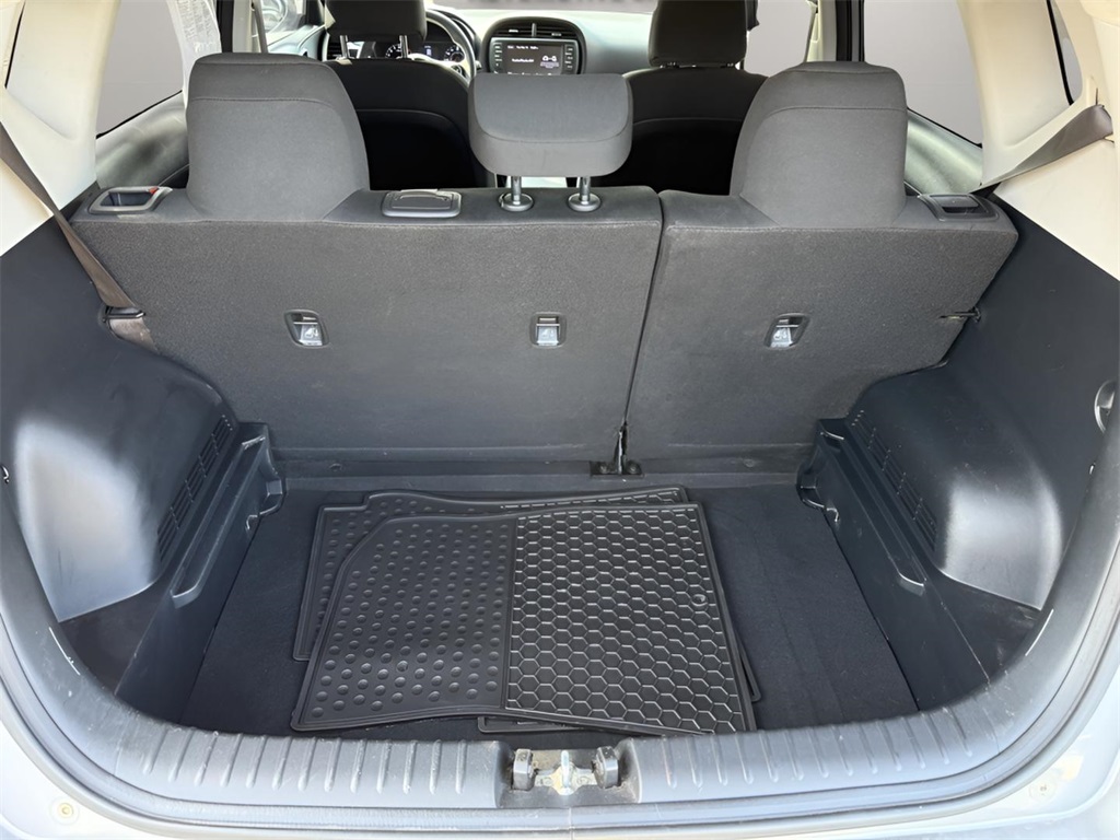 2022 Kia Soul LX photo 12
