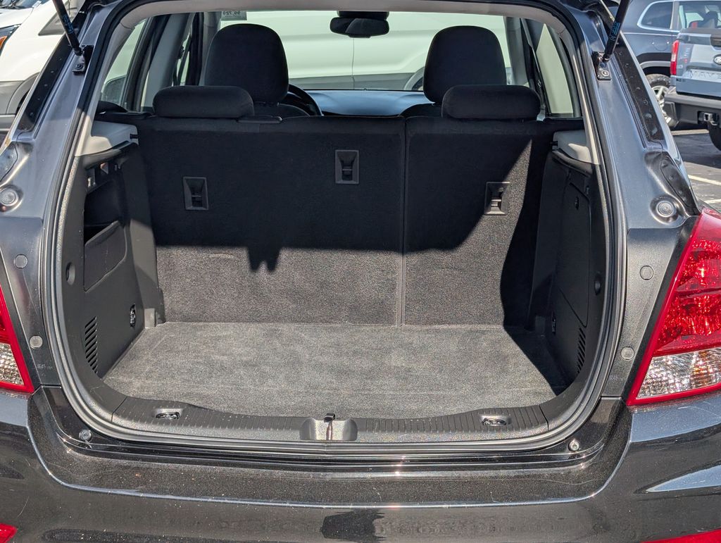 2020 Chevrolet Trax LS photo 3