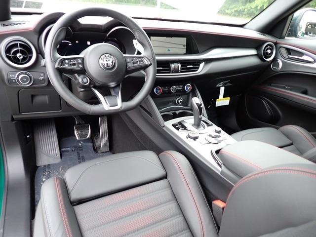 2025 Alfa Romeo Stelvio Tributo Italiano photo 13