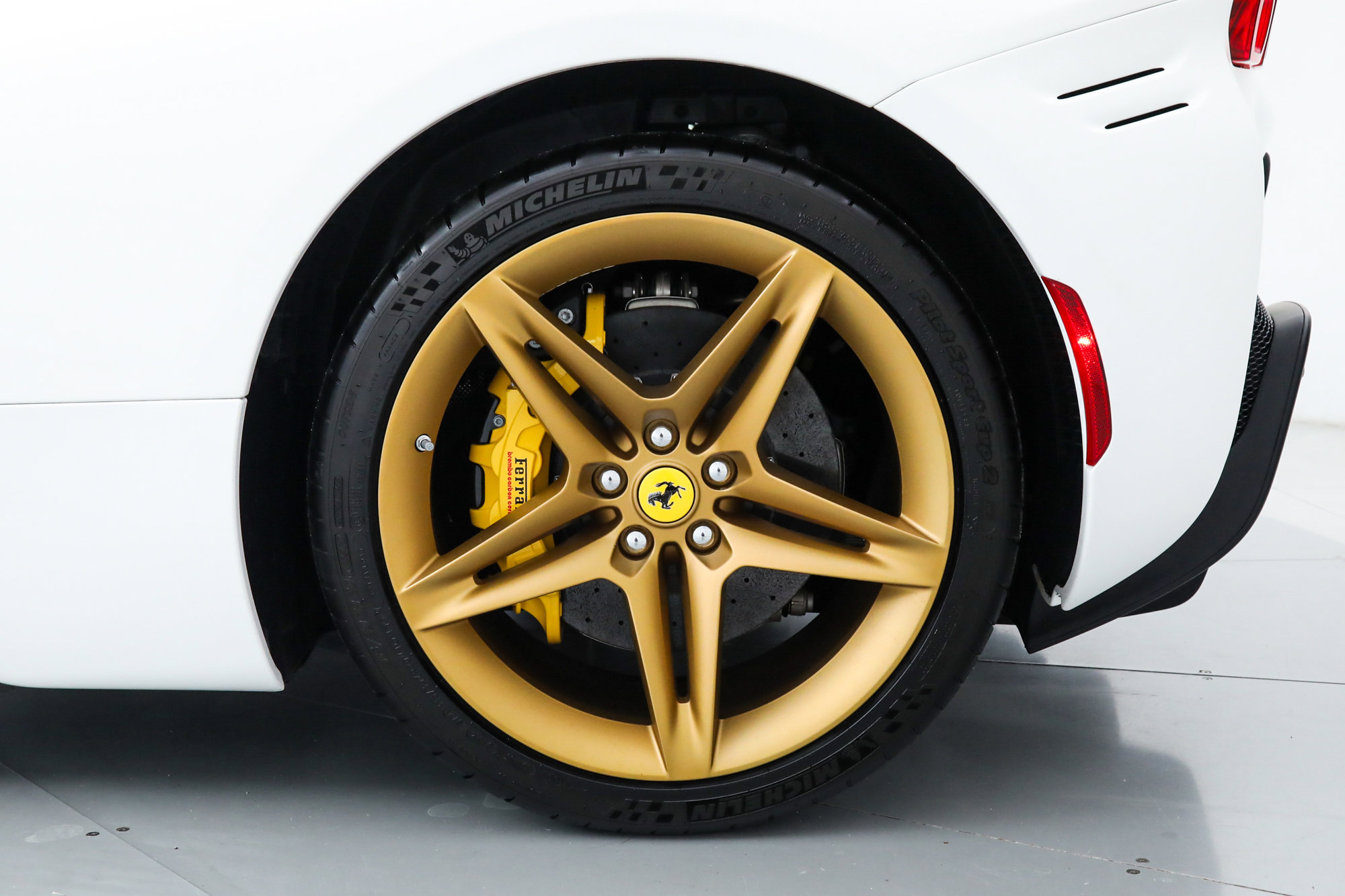 2024 Ferrari SF90 Spider photo 41