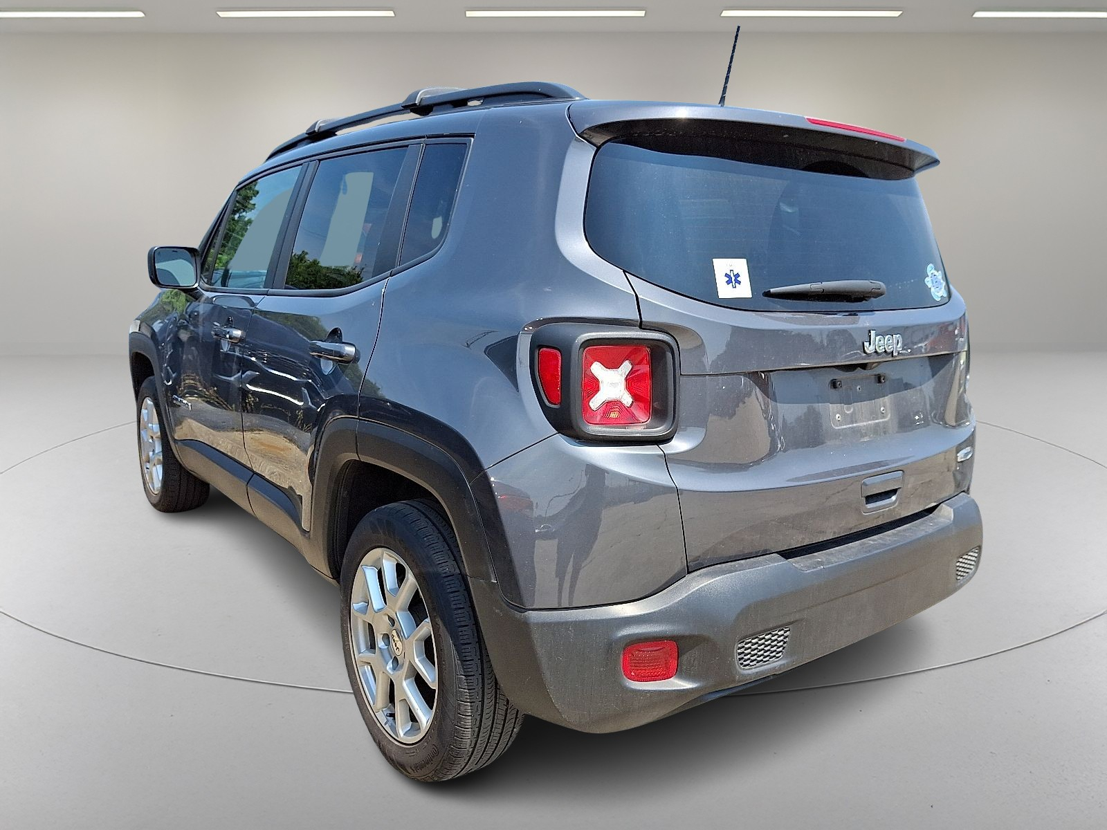 2022 Jeep Renegade Latitude photo 2