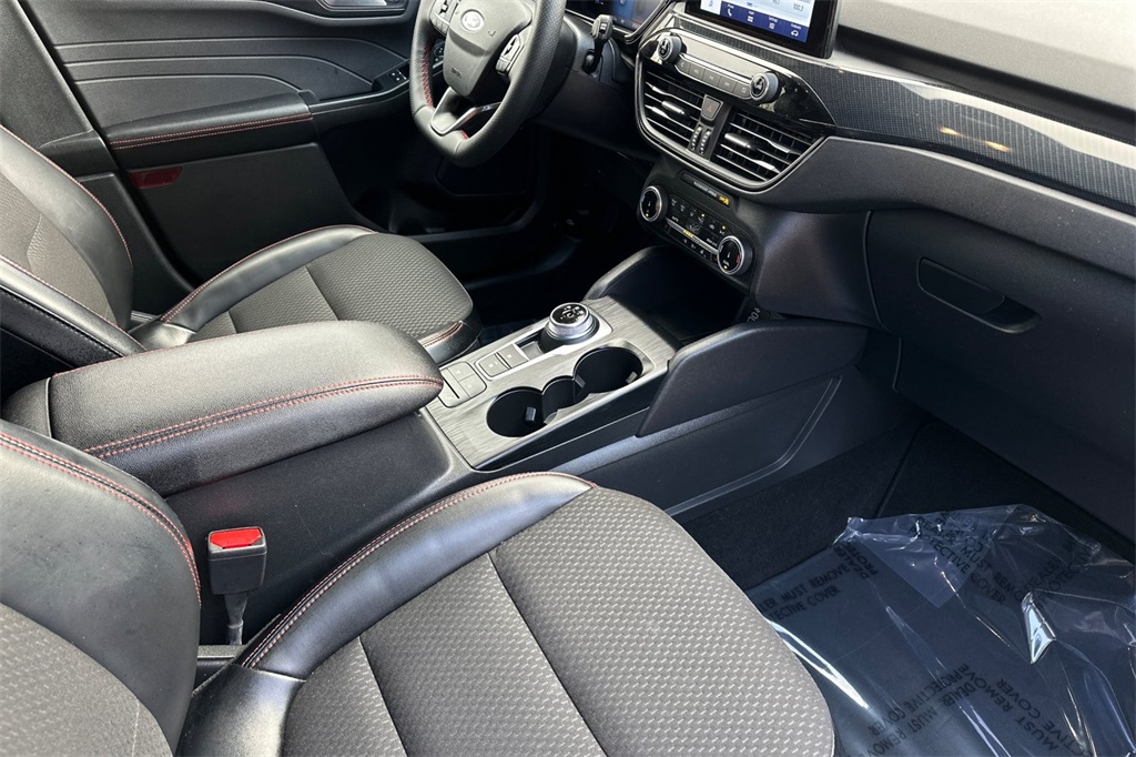 2024 Ford Escape ST-Line photo 16