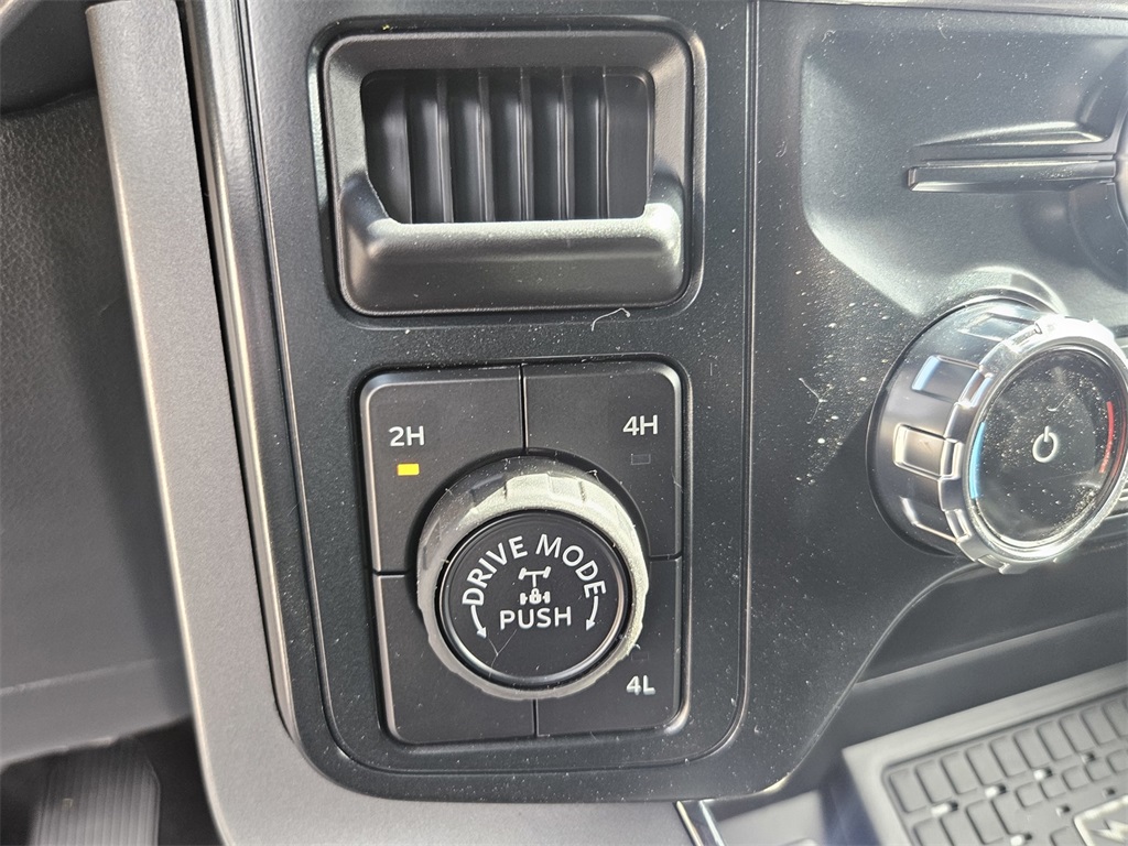 2025 Ford F-150 XLT photo 16