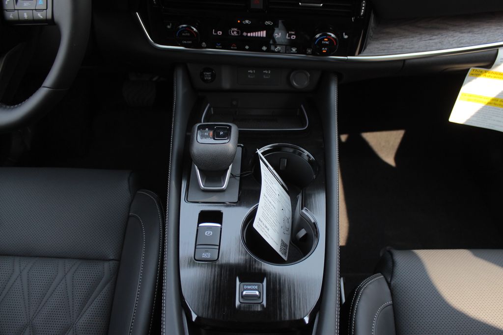 2025 Nissan Rogue Platinum photo 18