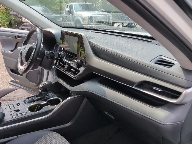 2024 Toyota Highlander LE photo 42