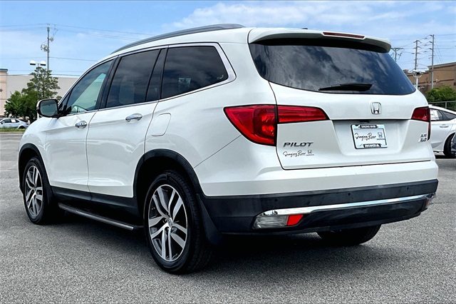2016 Honda Pilot Elite photo 10