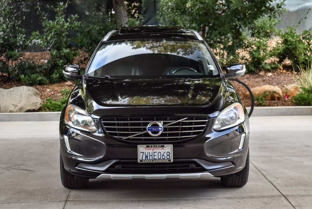2016 Volvo XC60 T6 Drive-E photo 2