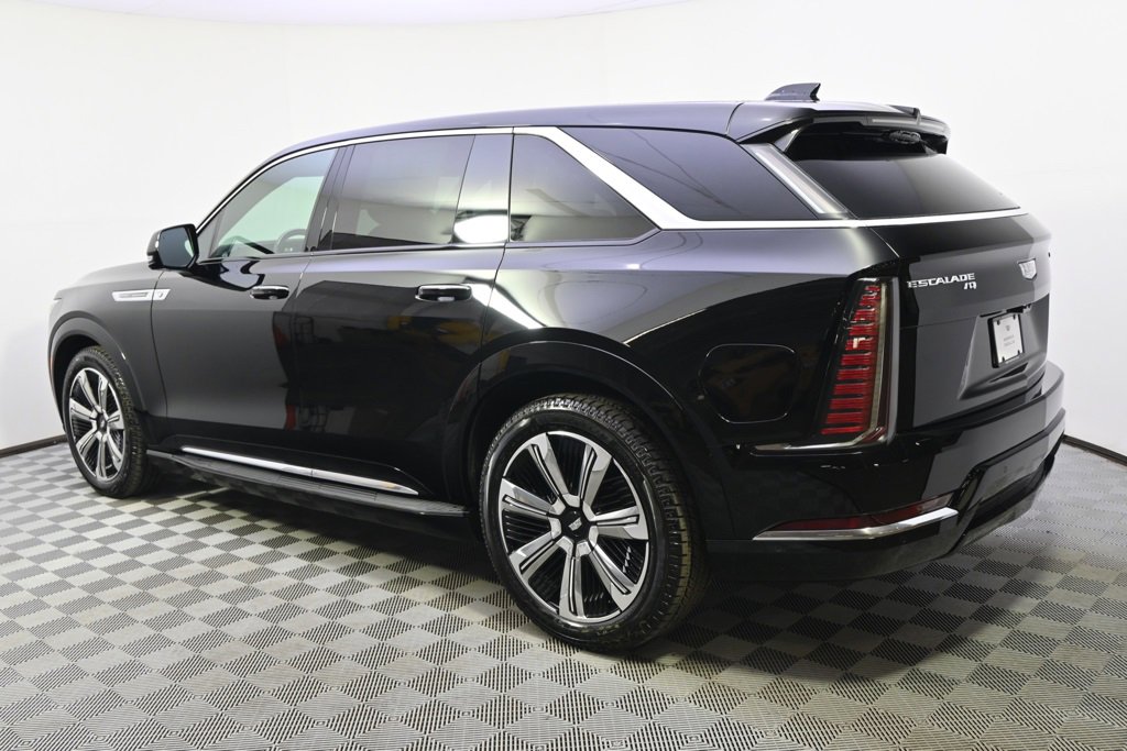 2025 Cadillac Escalade IQ Luxury photo 3