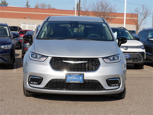 Used 2024 Chrysler Pacifica Touring L with VIN 2C4RC1BG9RR146415 for sale in Inver Grove Heights, Minnesota