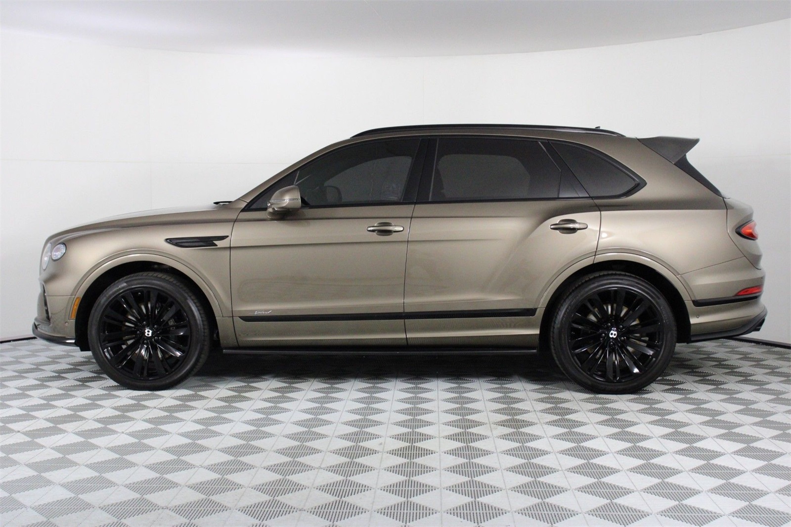 2021 Bentley Bentayga Speed photo 3