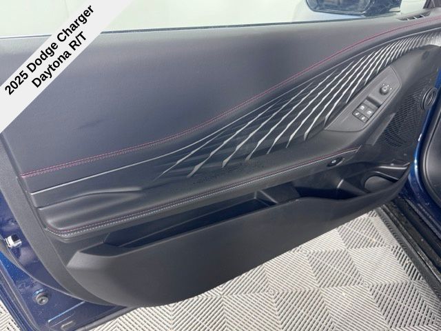2025 Toyota RAV4 LE photo 30