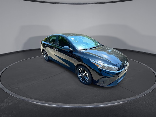 2023 Kia Forte LXS photo 2