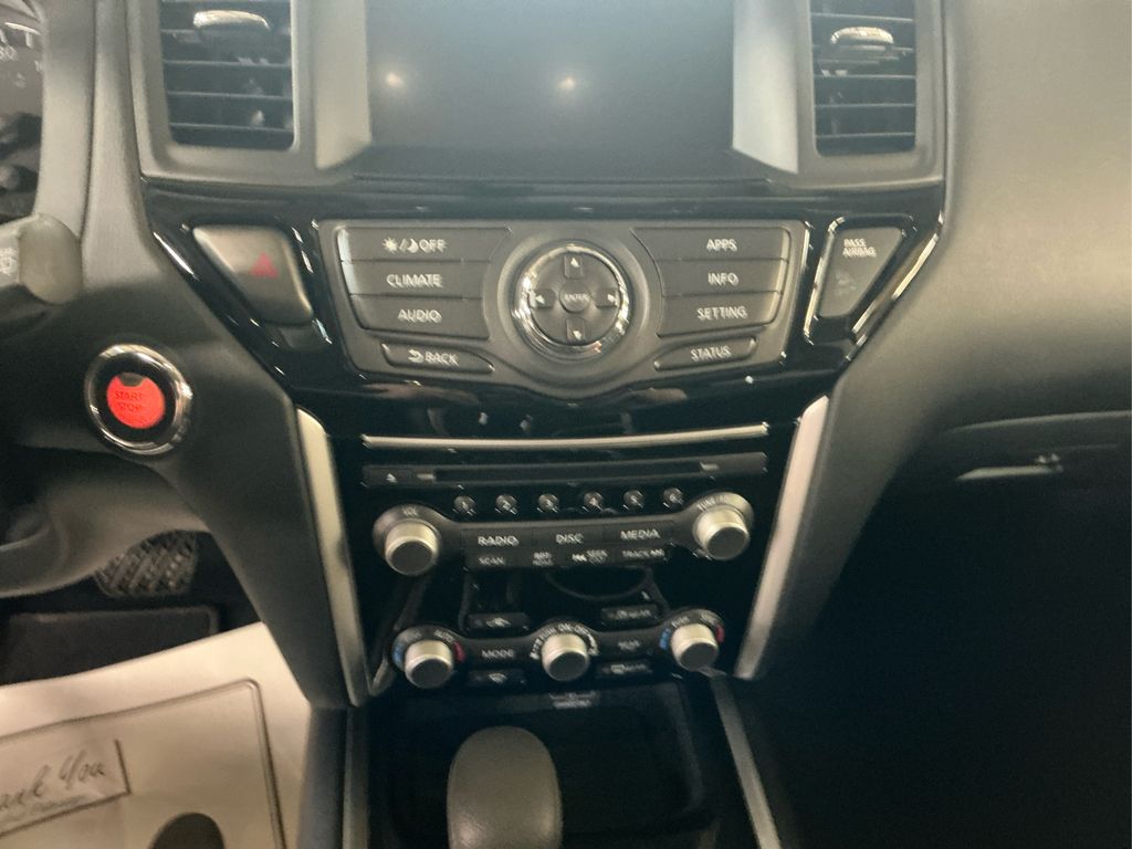 2020 Nissan Pathfinder S photo 17