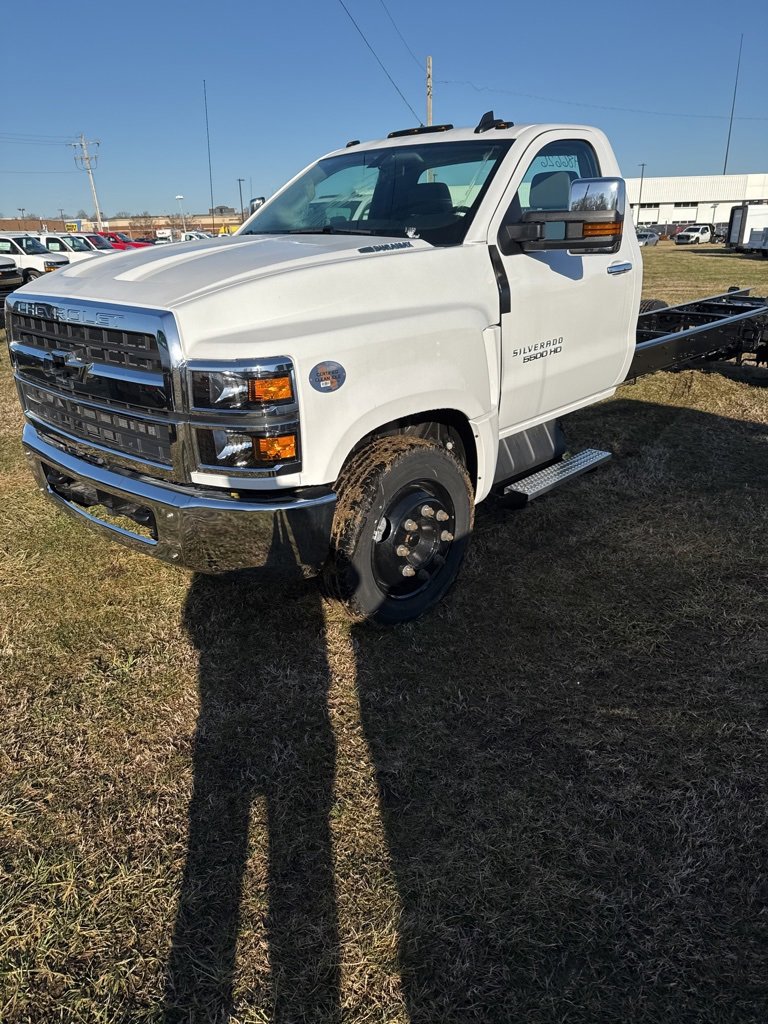 2024 Chevrolet Silverado 5500HD Work Truck photo 2