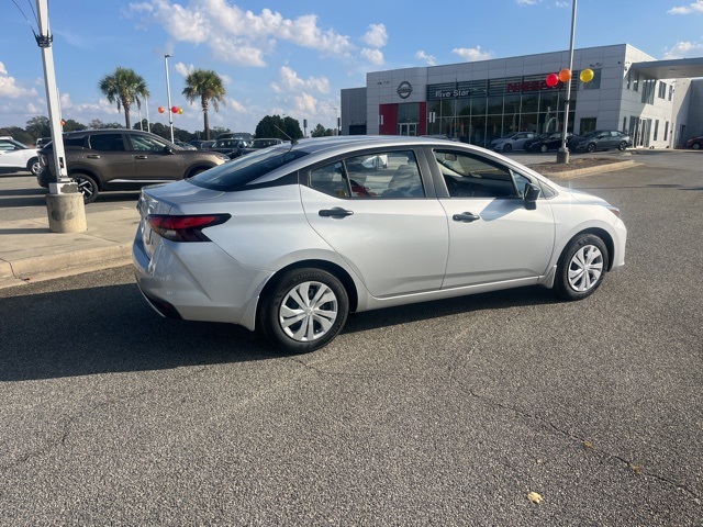 2025 Nissan Versa S photo 4