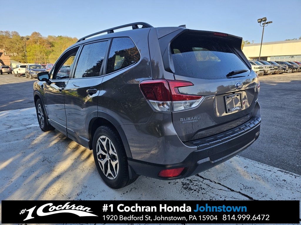 2023 Subaru Forester Premium photo 5