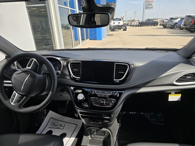 2026 Chrysler Pacifica photo 9