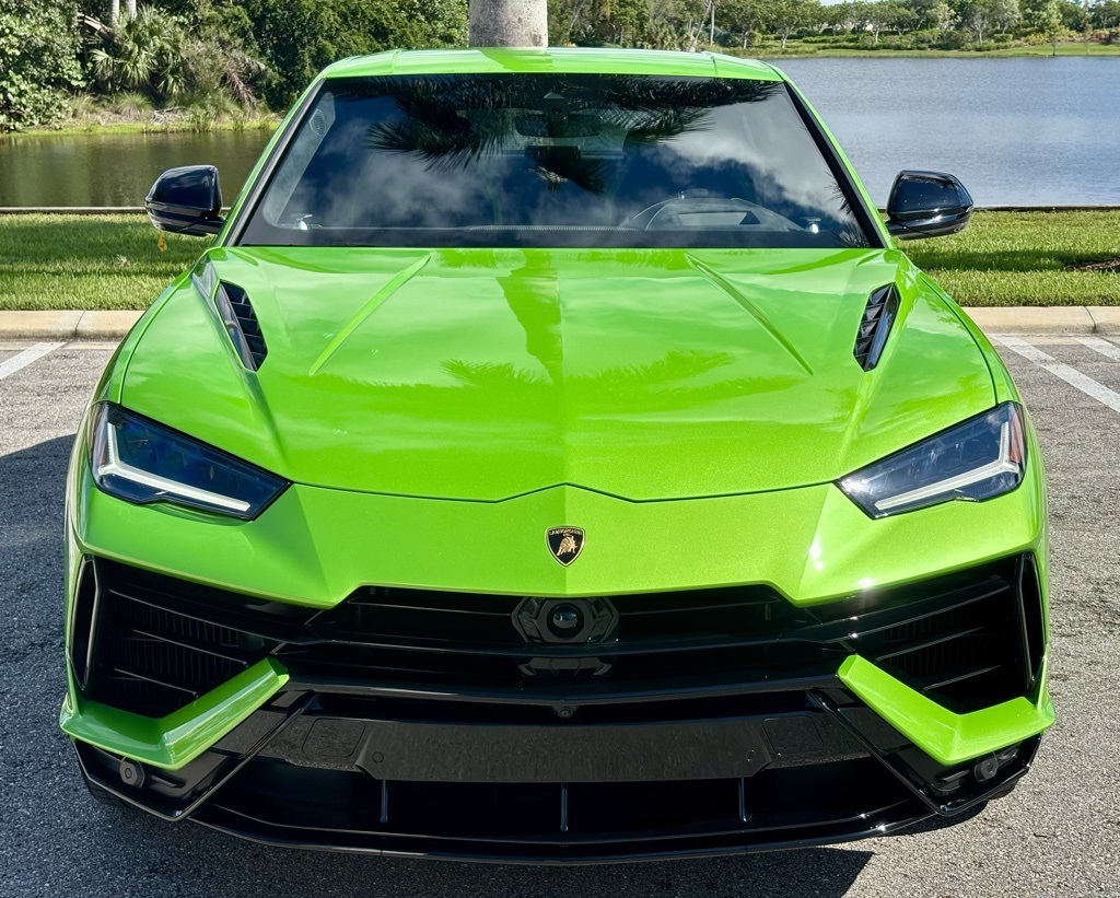 2024 Lamborghini Urus S photo 2