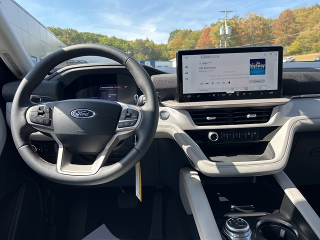 2025 Ford Explorer photo 17