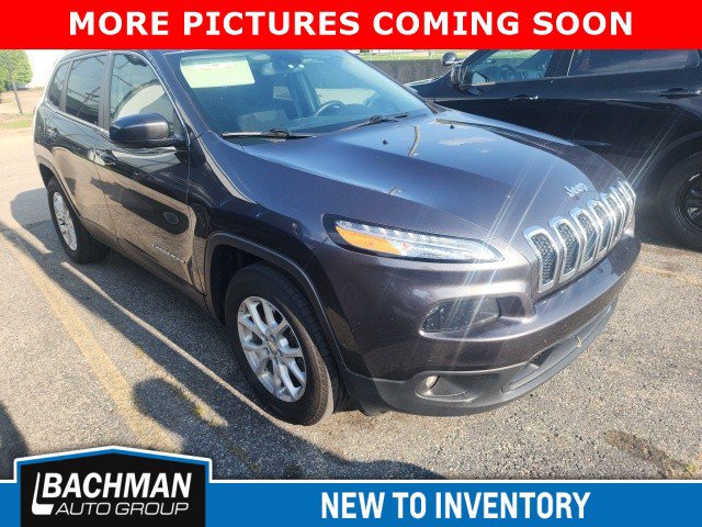 Used 2017 Jeep Cherokee Latitude with VIN 1C4PJMCS8HW563208 for sale in Jeffersonville, IN