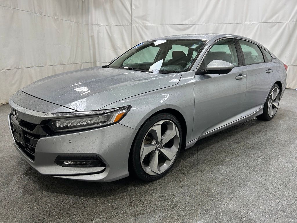 2019 Honda Accord Touring 2.0T photo 3