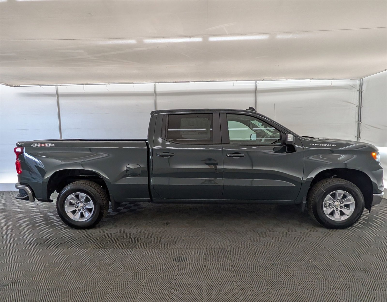 2025 Chevrolet Silverado 1500 LT photo 4