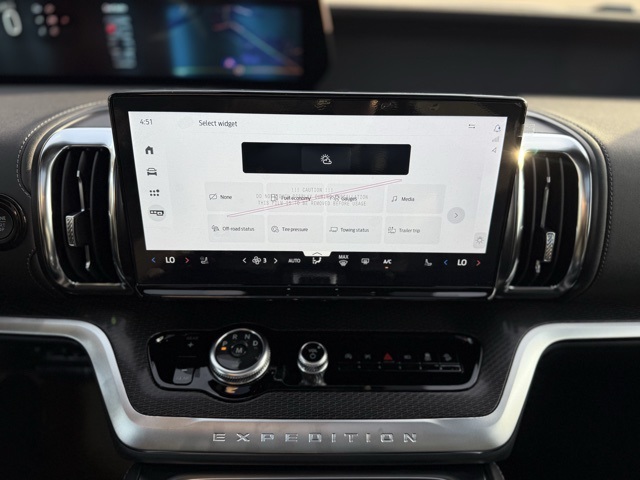 2025 Ford Expedition MAX Platinum photo 24