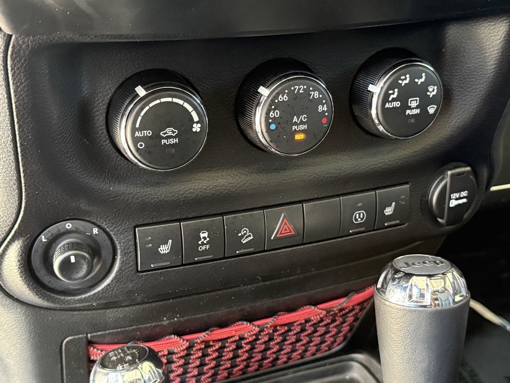 2017 Jeep Wrangler Unlimited Rubicon Recon photo 19