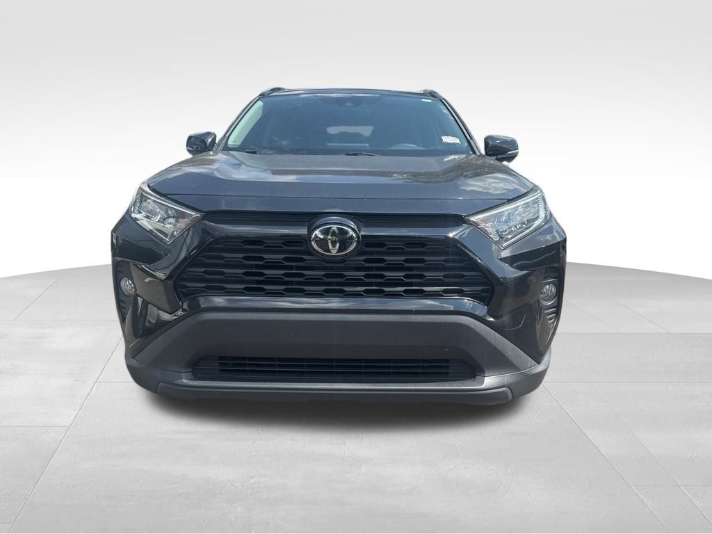2021 Toyota RAV4 XLE photo 2
