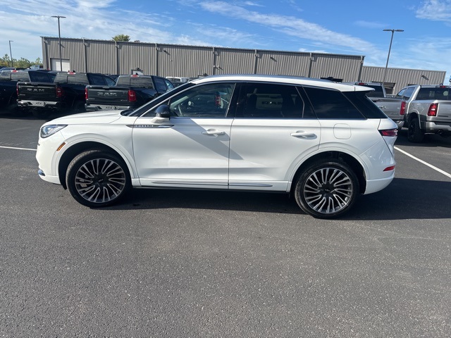 2022 Lincoln Corsair Standard photo 4