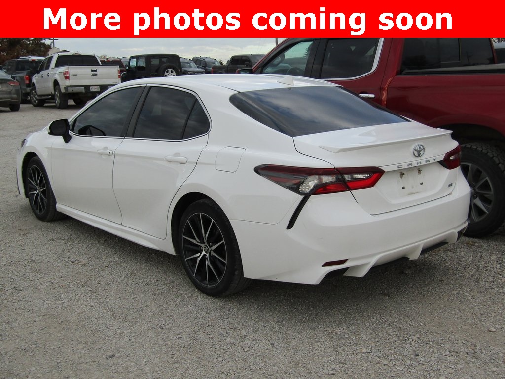 2021 Toyota Camry SE photo 3