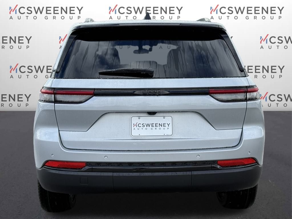 2025 Jeep Grand Cherokee Altitude photo 4