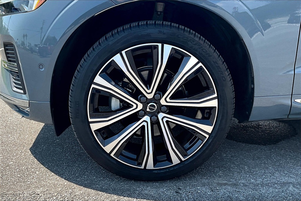 2023 Volvo XC60 B5 Ultimate photo 30