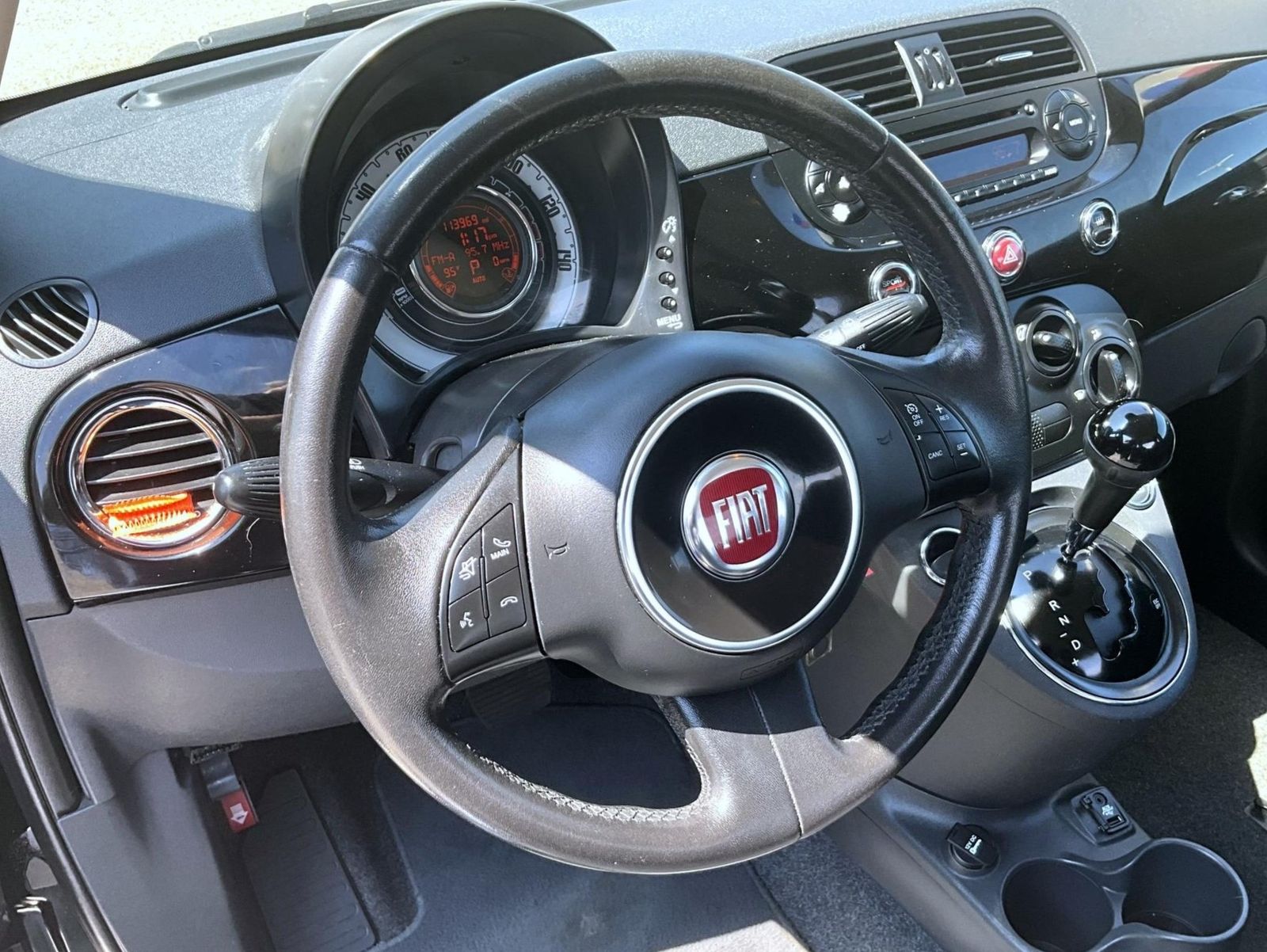 2015 Fiat 500 Pop photo 11