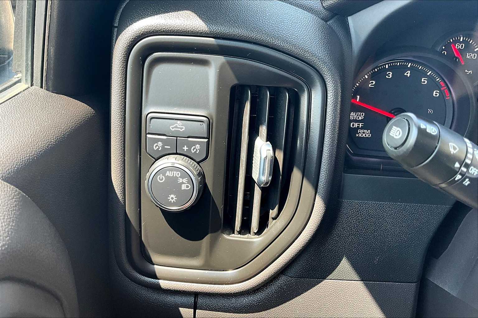 2023 Chevrolet Silverado 1500 Custom photo 32