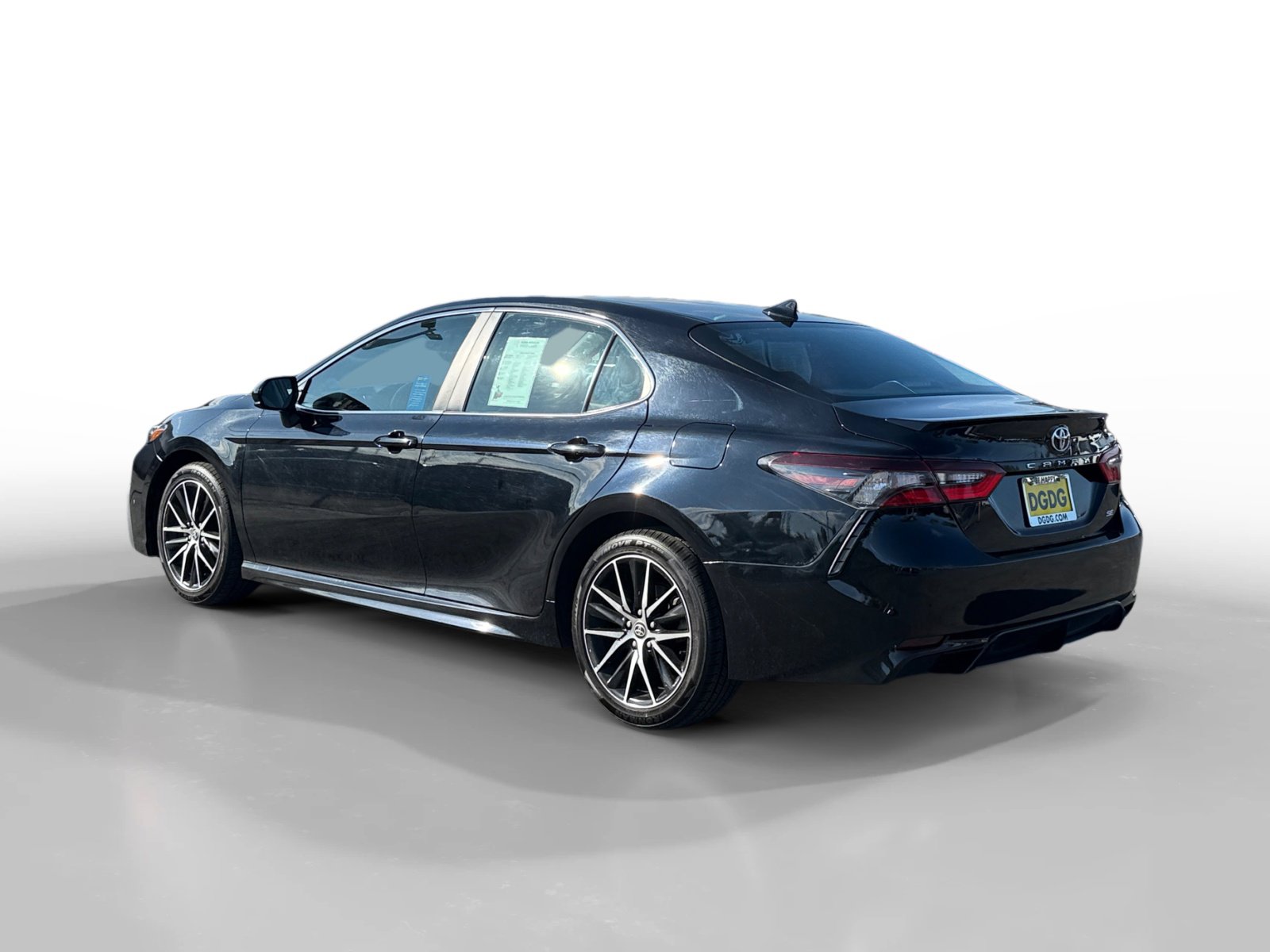 2021 Toyota Camry SE photo 3