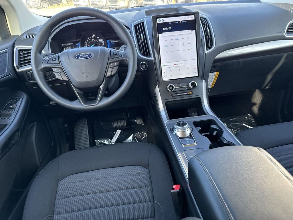 2024 Ford Edge SE photo 3