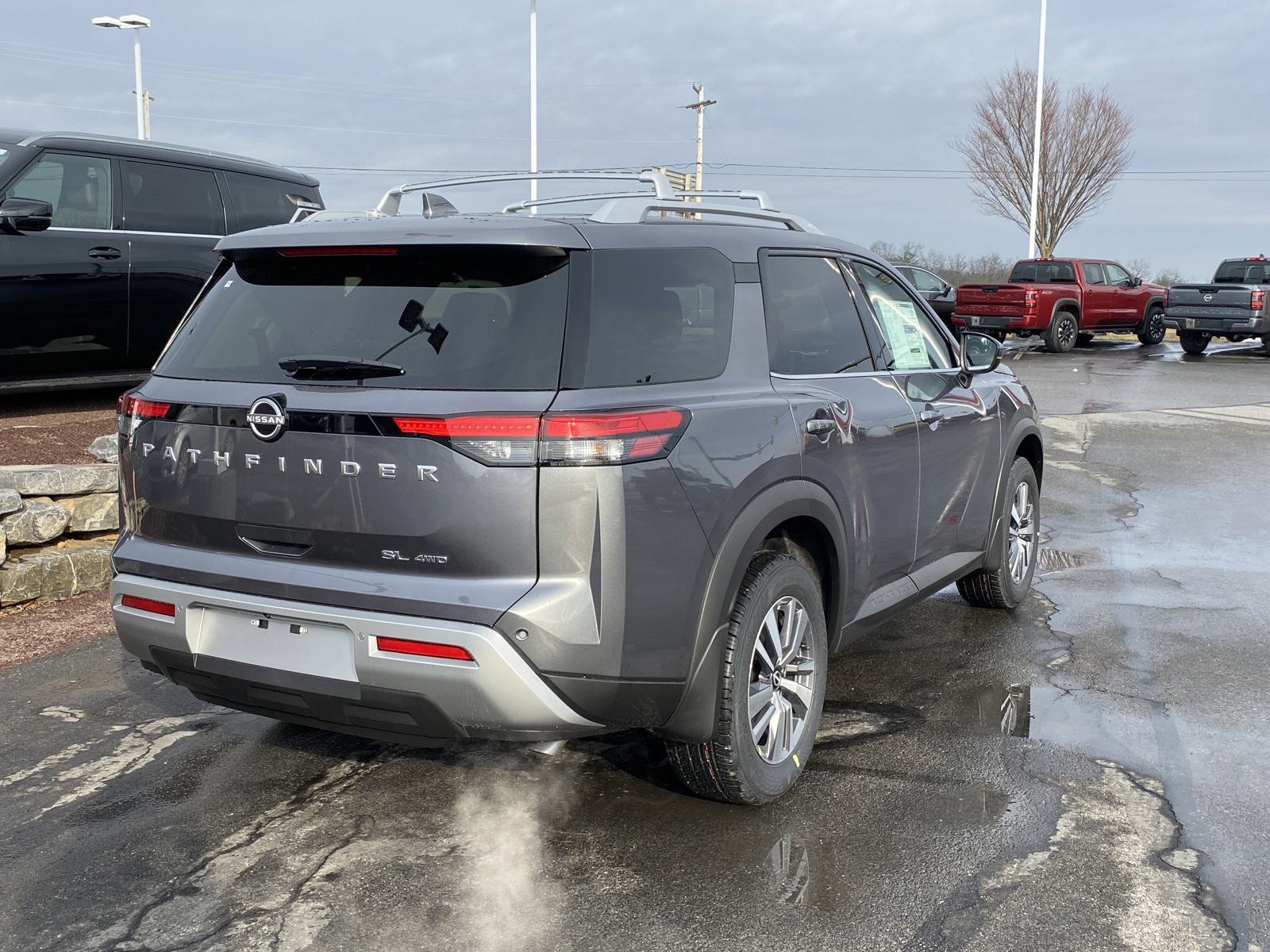 2025 Nissan Pathfinder SL photo 3