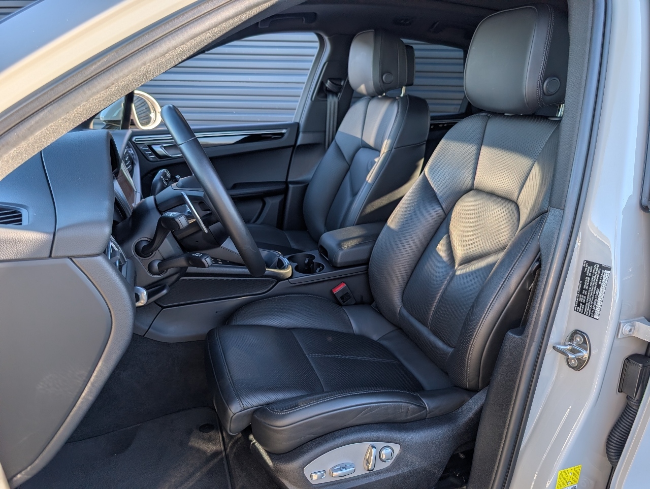 2022 Porsche Macan photo 4