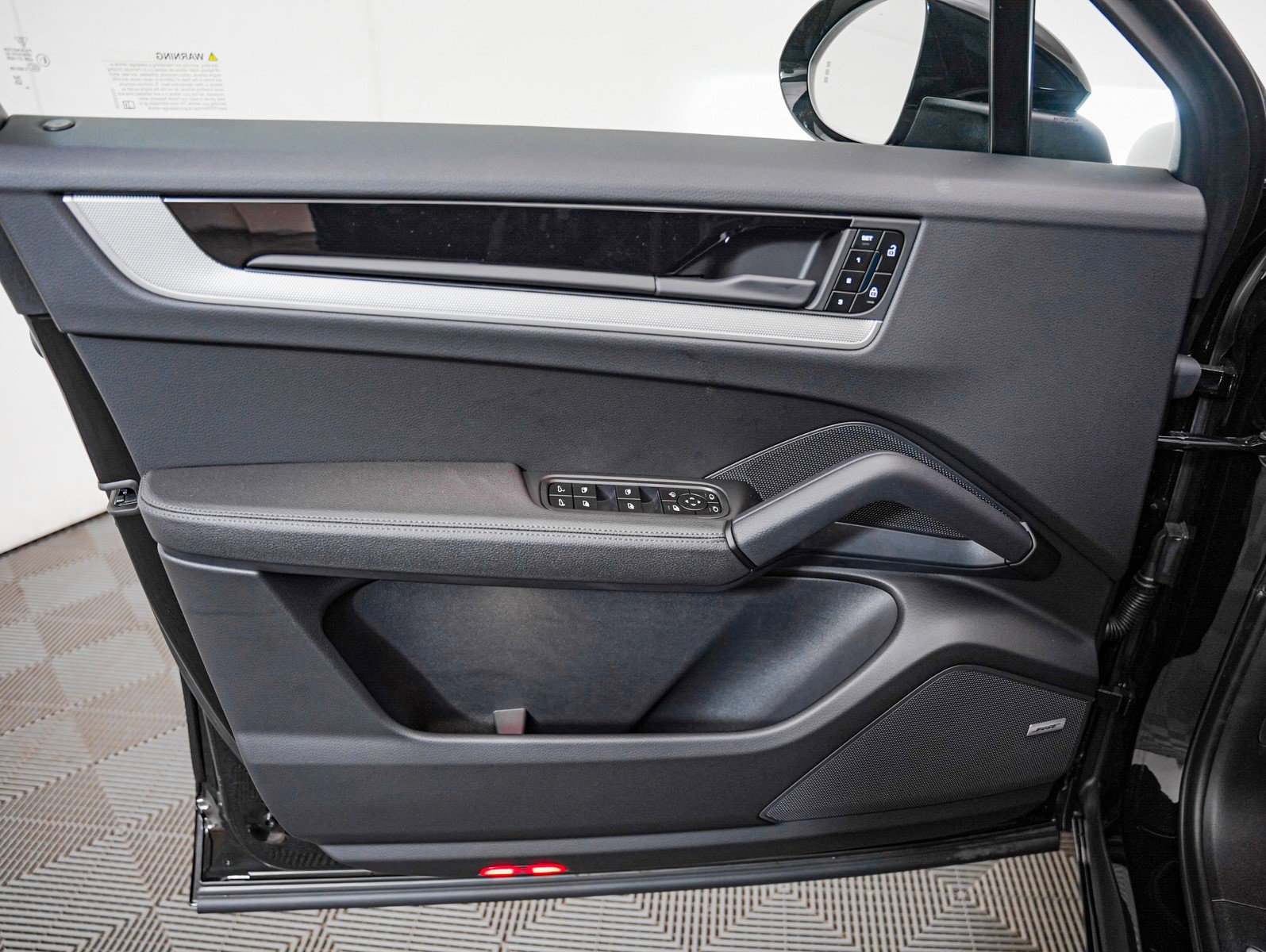 2025 Porsche Cayenne Coupe photo 23