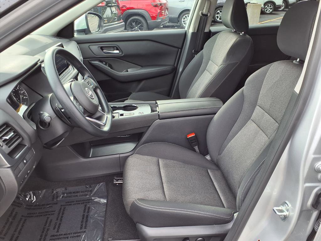 2024 Nissan Rogue SV photo 4