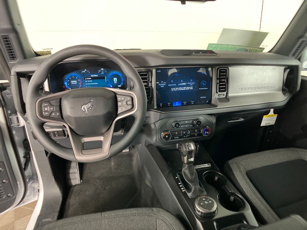 2025 Ford Bronco Base photo 5