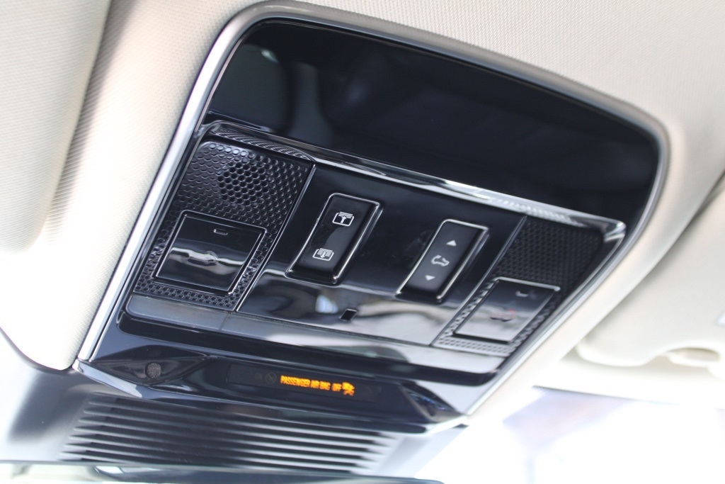 2023 Land Rover Range Rover SE photo 24