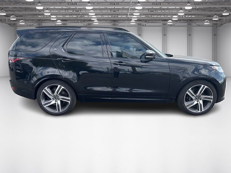 2024 Land Rover Discovery Metropolitan Edition photo 4