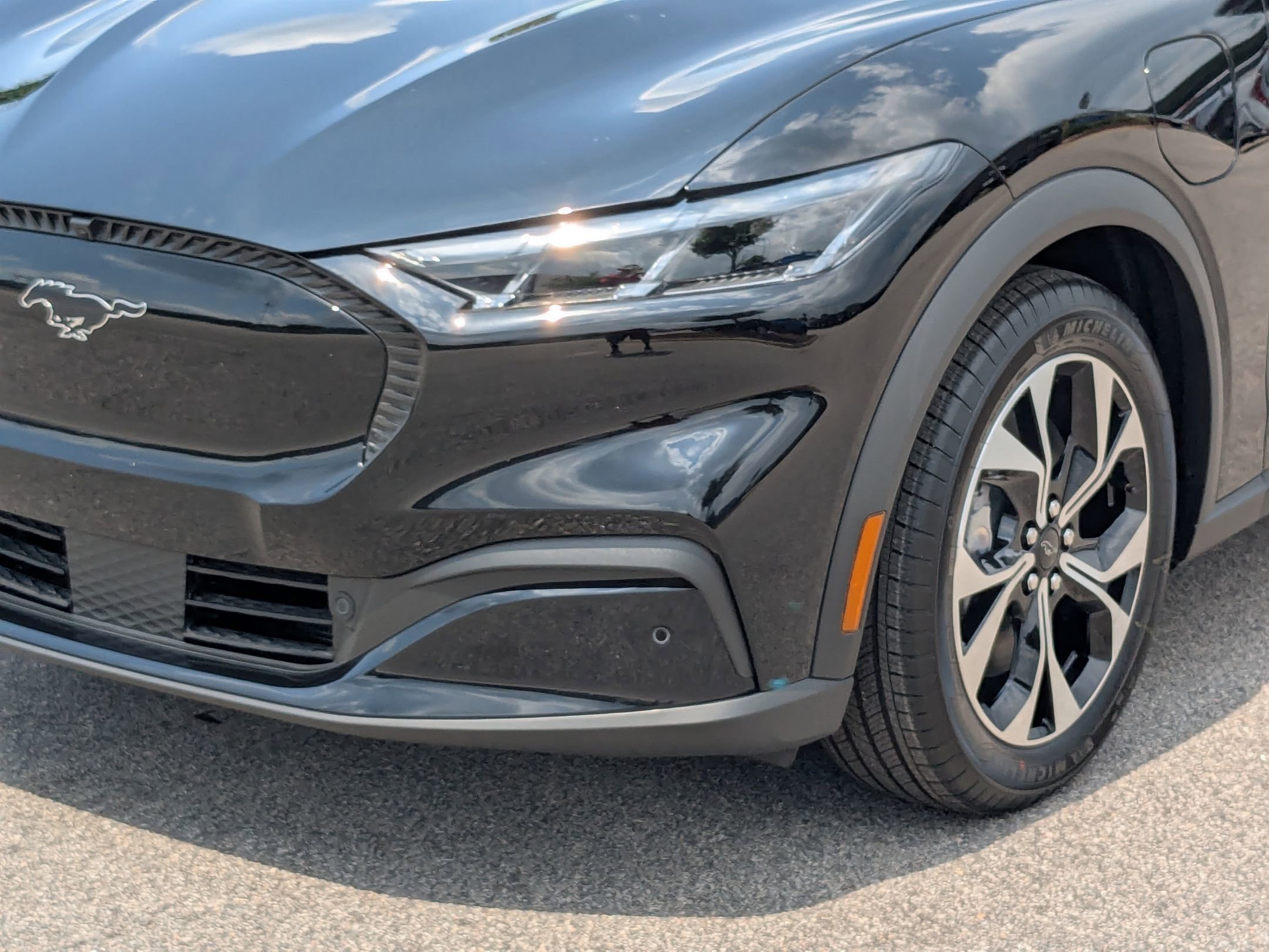 2025 Ford Mustang Mach-E Select photo 2