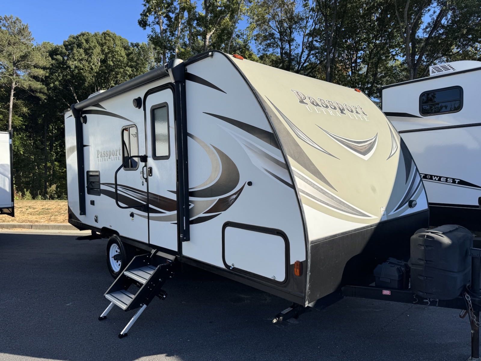 Used 2019  Keystone  image 1