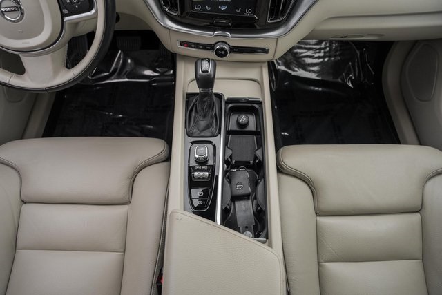 2019 Volvo XC60 T5 Momentum photo 24
