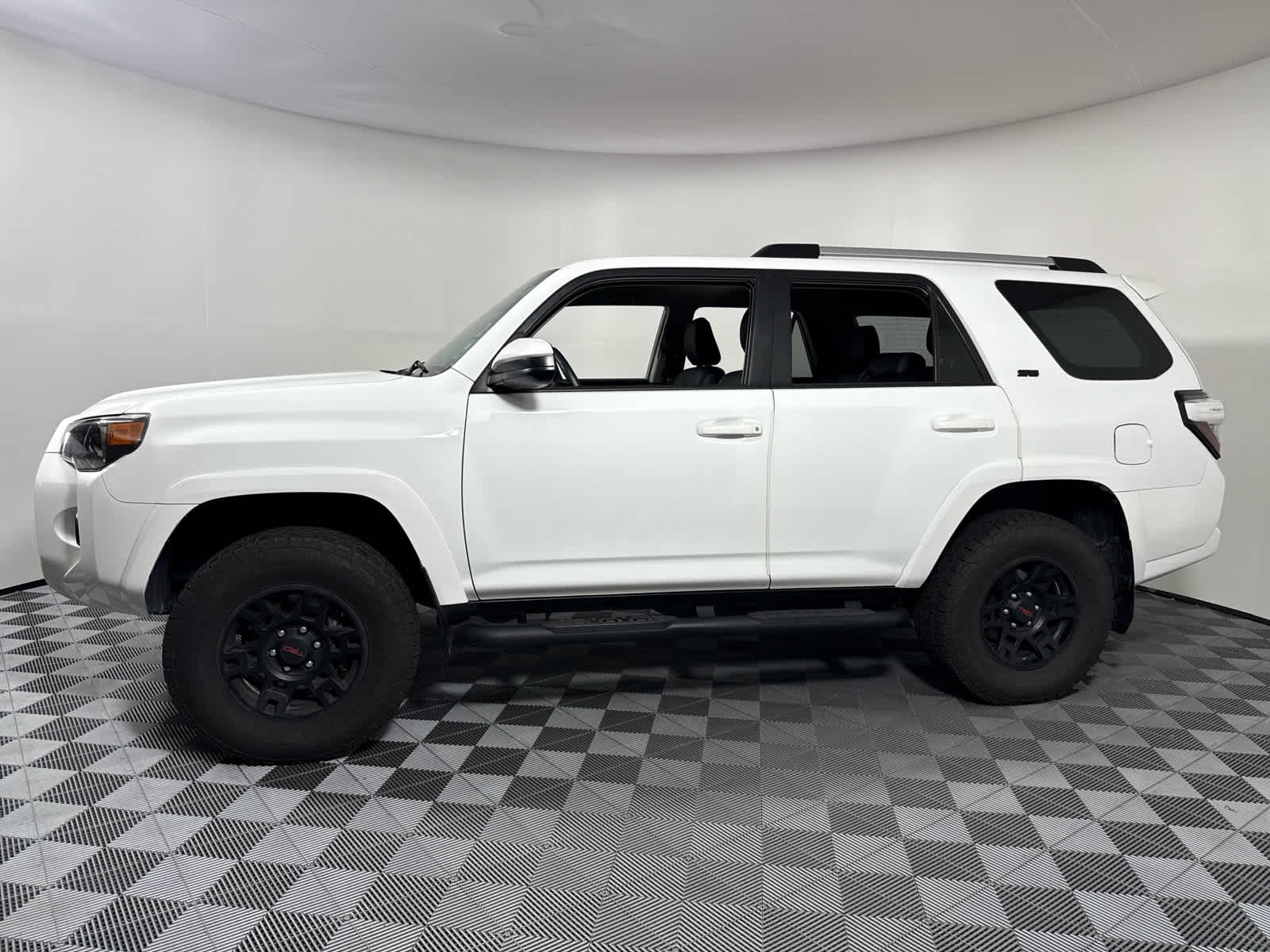 2021 Toyota 4Runner SR5 photo 3